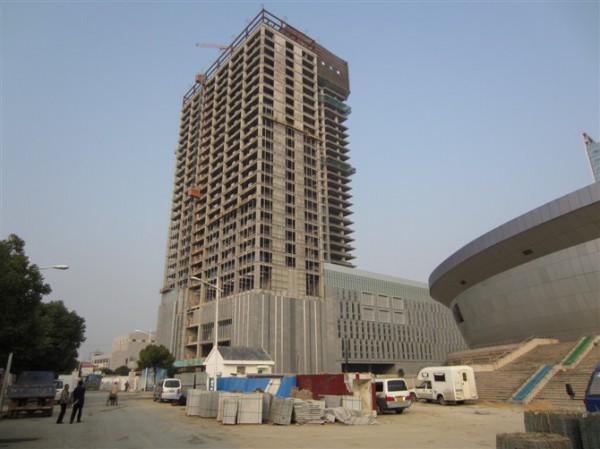 家居大樓安裝輕質(zhì)隔墻板工程