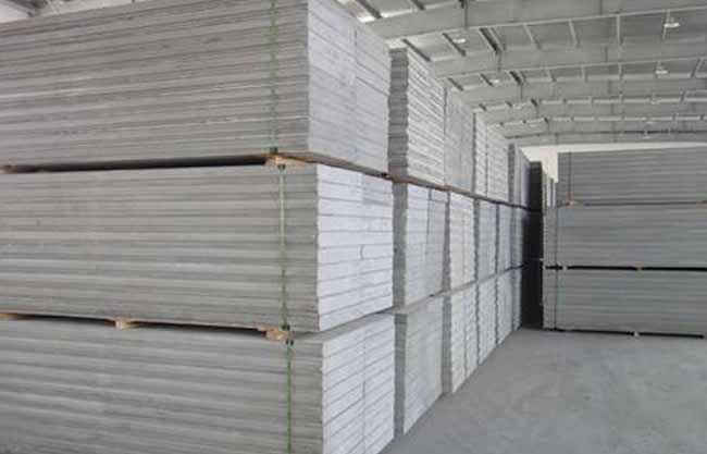 輕質(zhì)隔墻板的養(yǎng)護作業(yè)